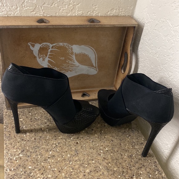 Black Jessica Simpson Peep Toe Heels Size 7.5 with 4.5” STILETTO heels & Spandex - Picture 14 of 16